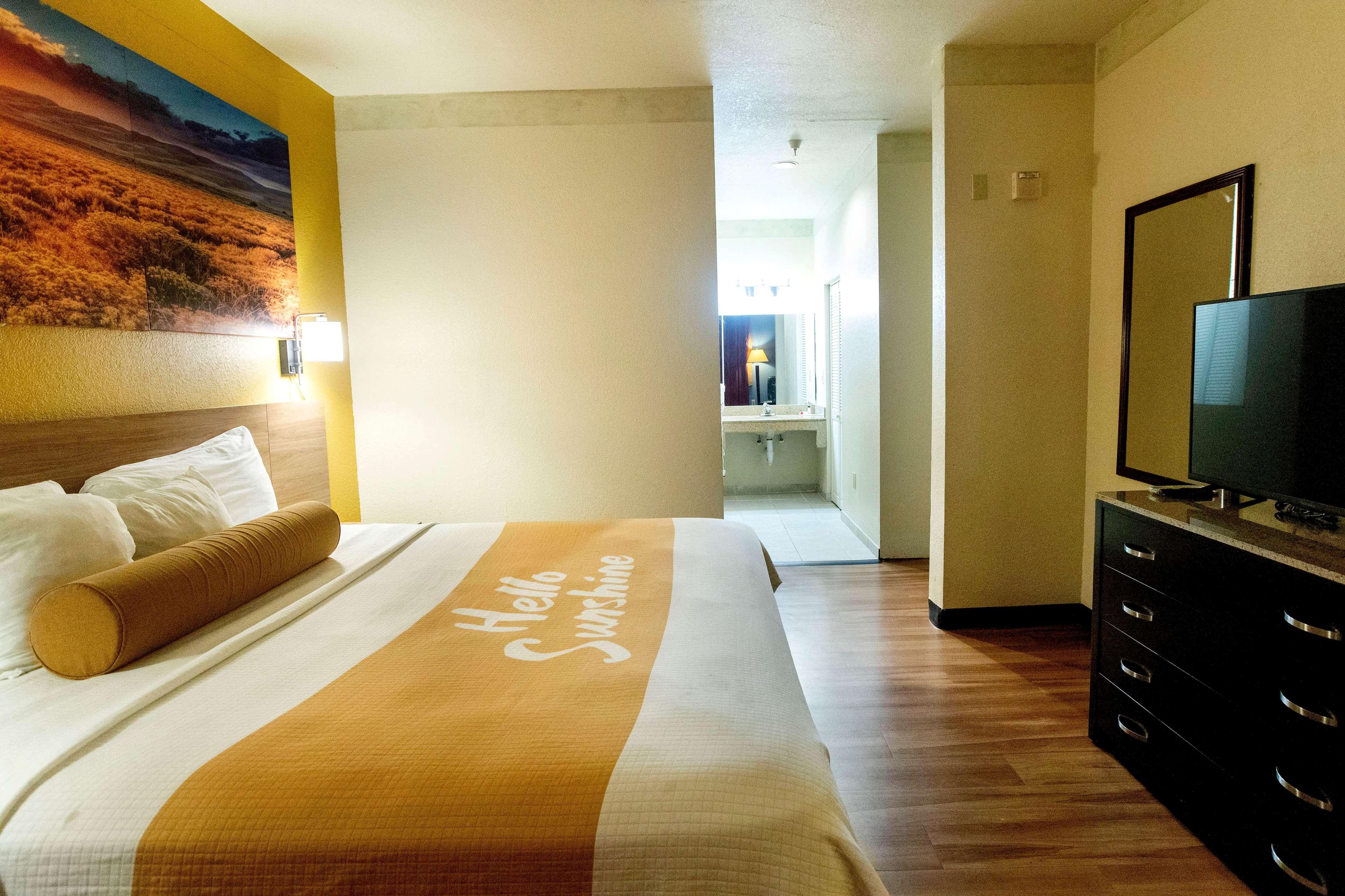 Days Inn & Suites By Wyndham Houston North/Aldine Exterior foto