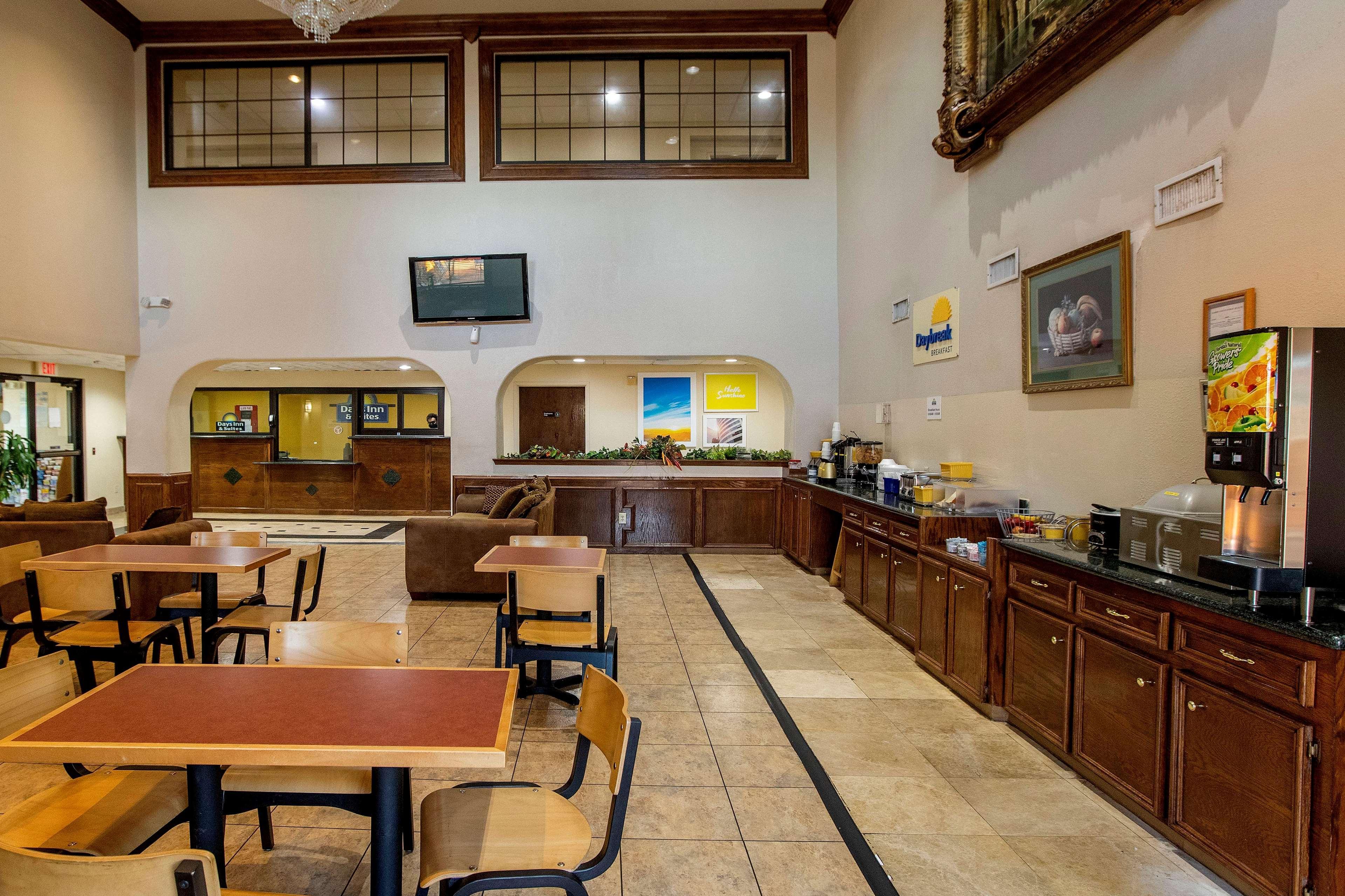 Days Inn & Suites By Wyndham Houston North/Aldine Exterior foto