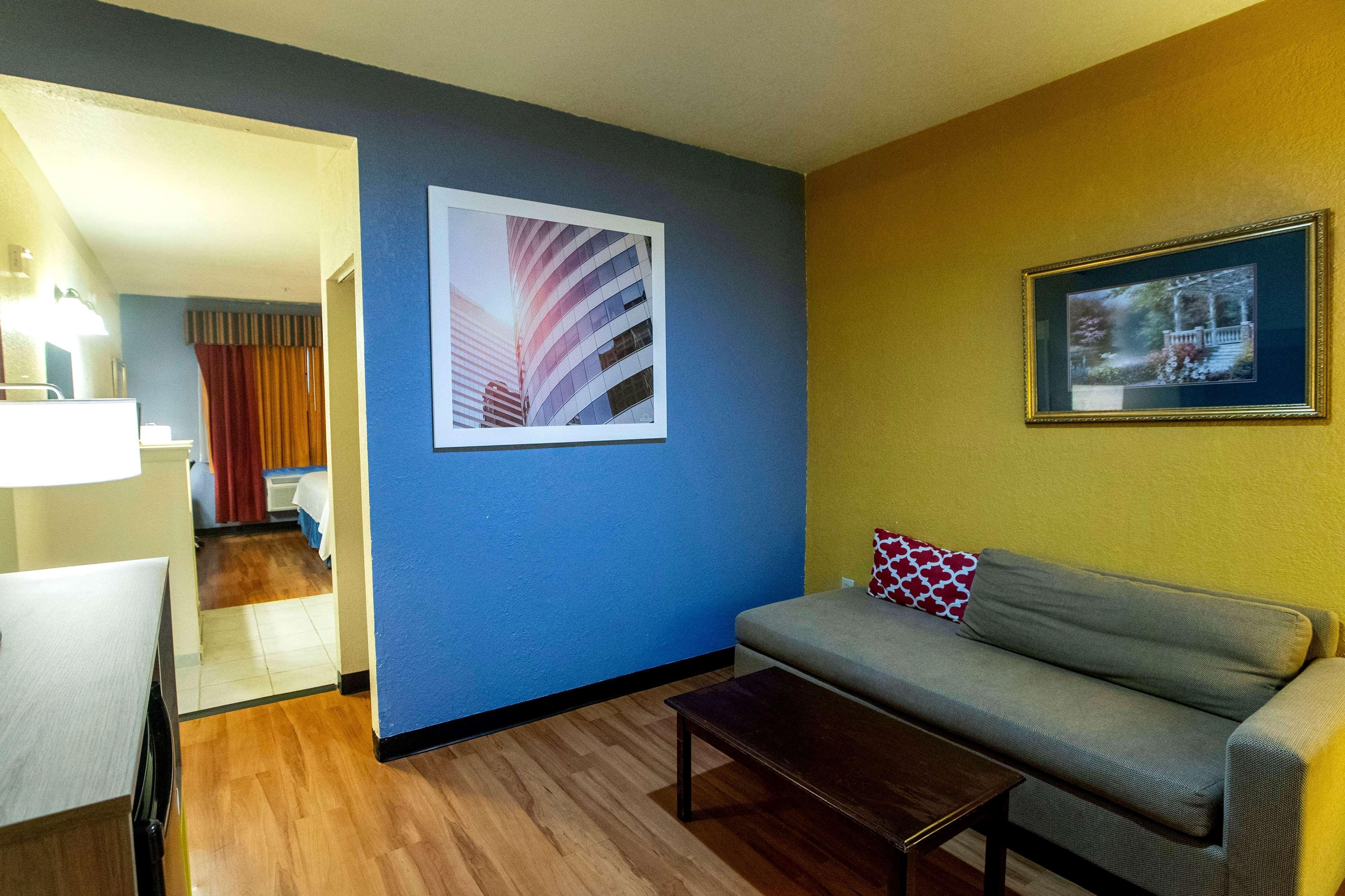 Days Inn & Suites By Wyndham Houston North/Aldine Exterior foto