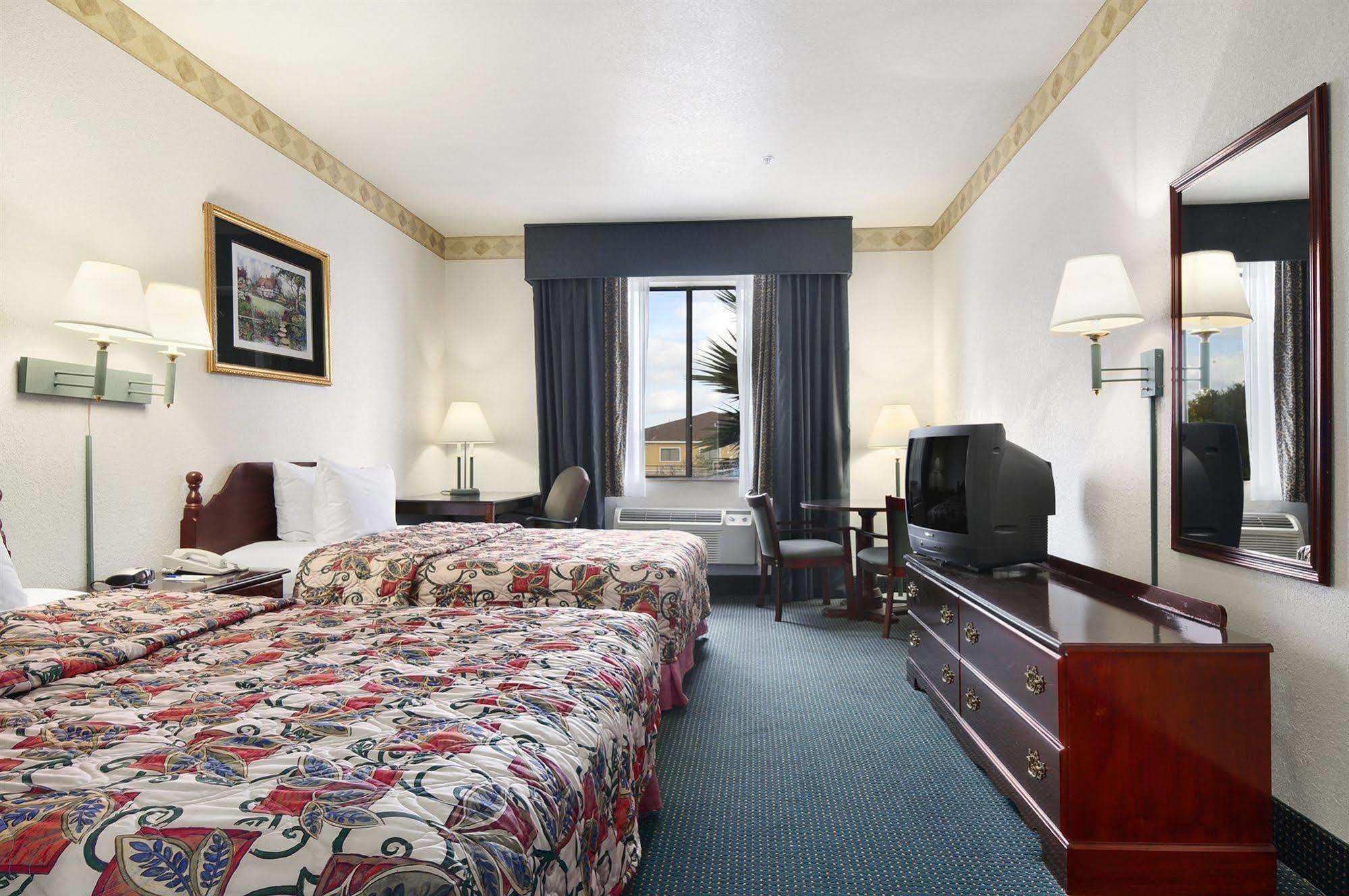 Days Inn & Suites By Wyndham Houston North/Aldine Quarto foto