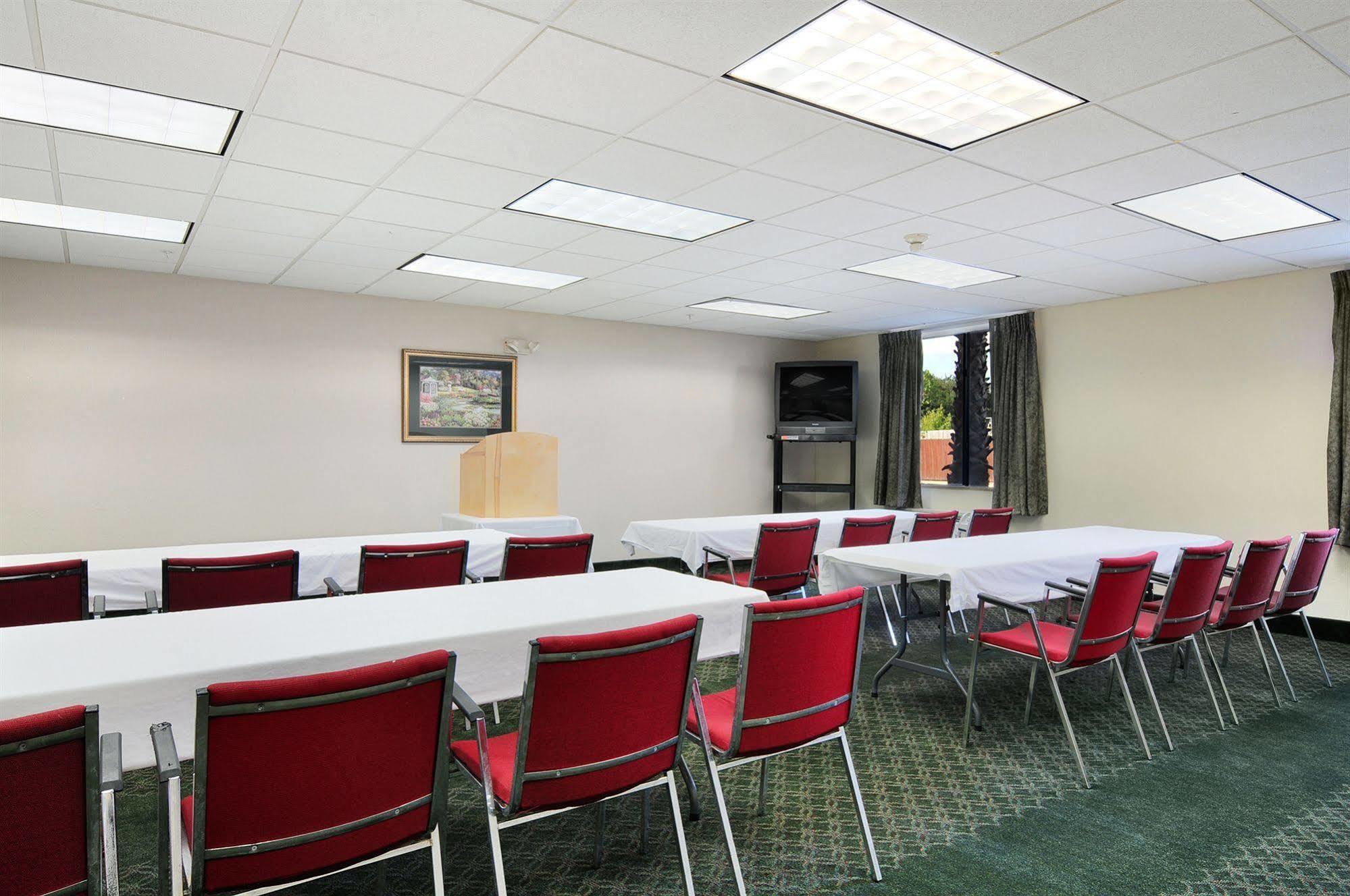 Days Inn & Suites By Wyndham Houston North/Aldine Instalações foto